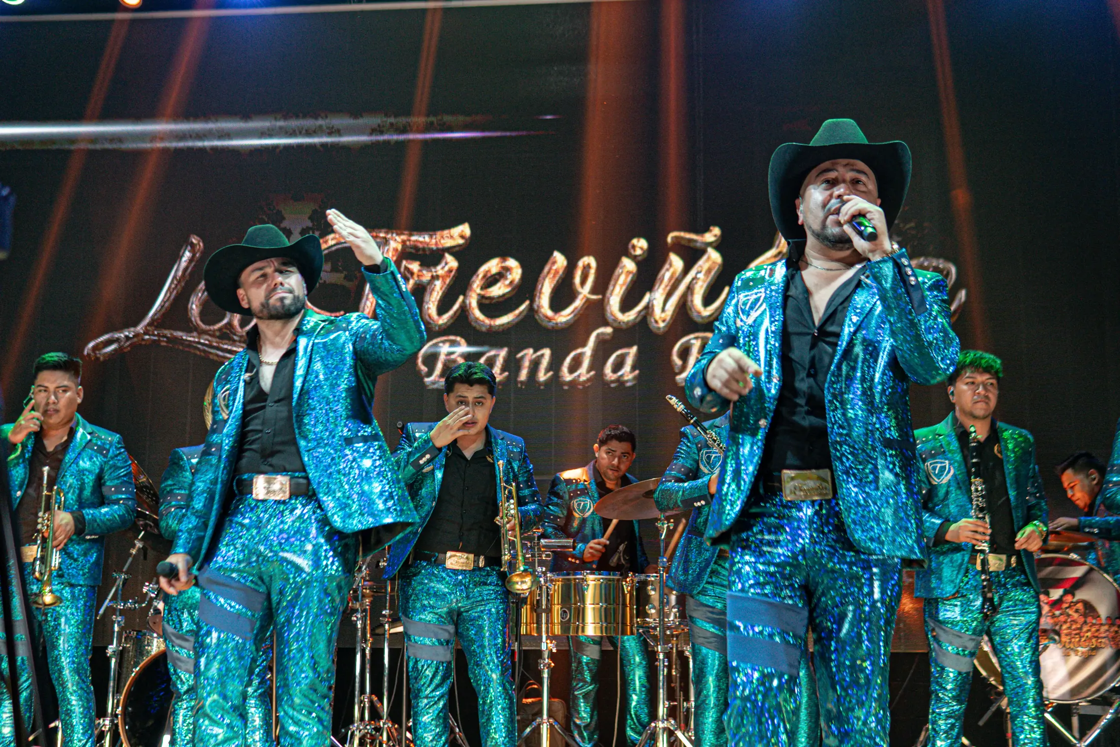 Participación musical y conducción durante la noche especial de Las Bendiciones