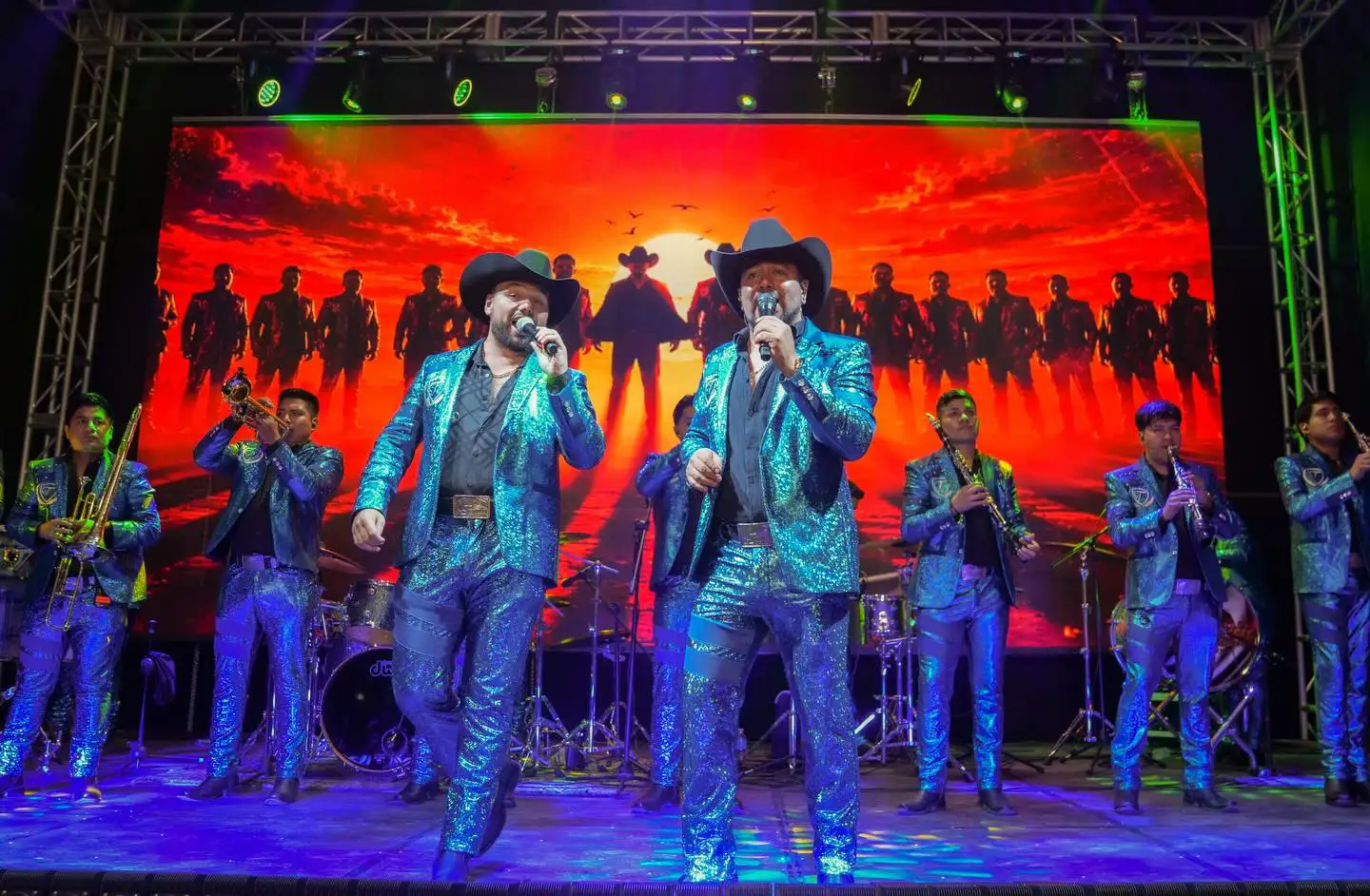 La Treviñosa Banda Regia interpretando música en vivo durante el live transmitido en Facebook y YouTube