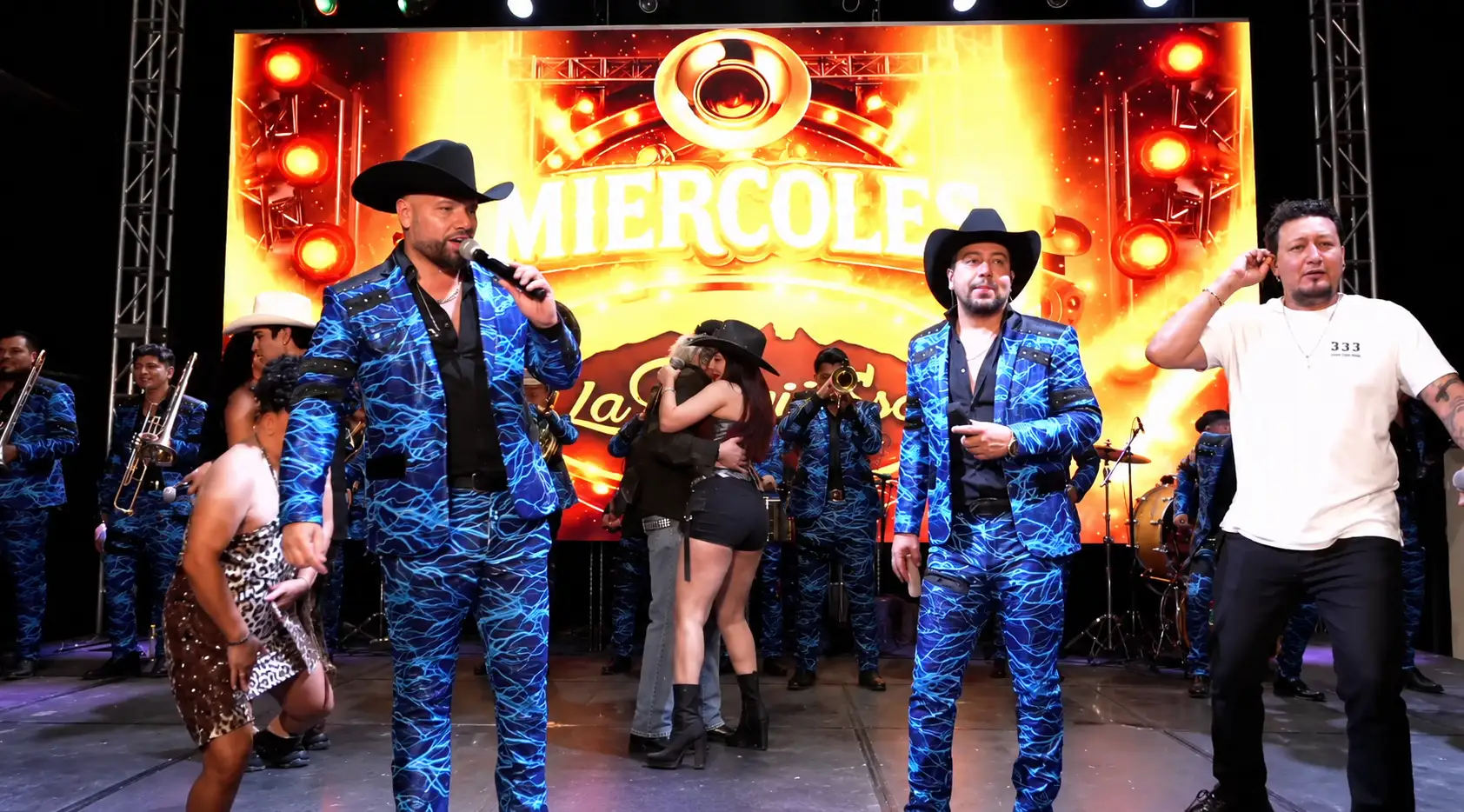 Aarón Mercury y toda la raza se prendieron junto con La Treviñosa