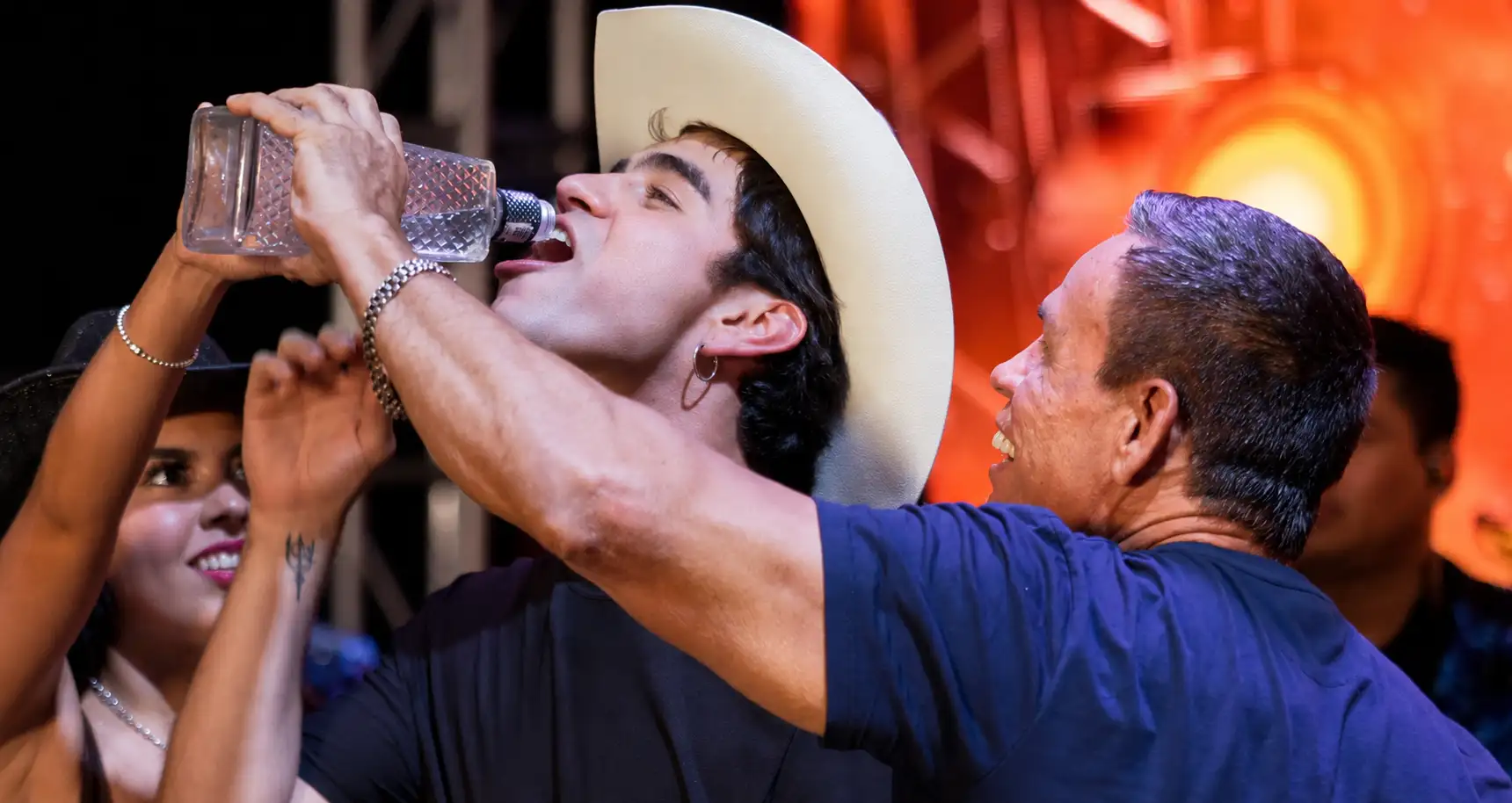 Aarón Mercury y toda la raza se prendieron junto con La Treviñosa